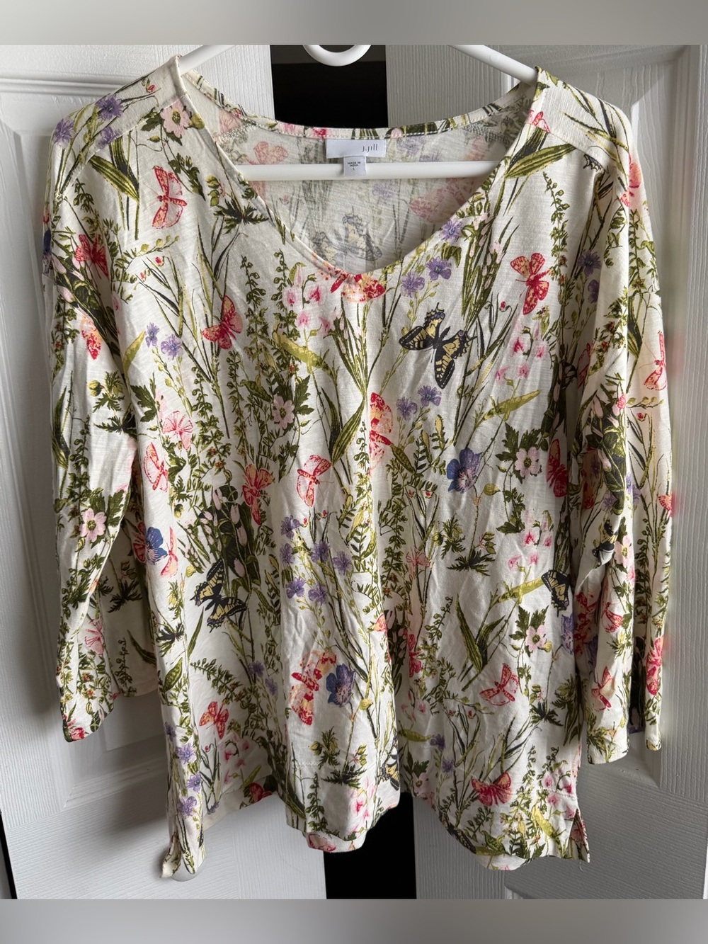 J. Jill Cream Floral Garden & Butterfly V-Neck 3/4 Sleeve Top